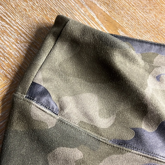 WHITE HOUSE BLACK MARKET Green Camo Runway Legging 2 - Picture 5 of 8